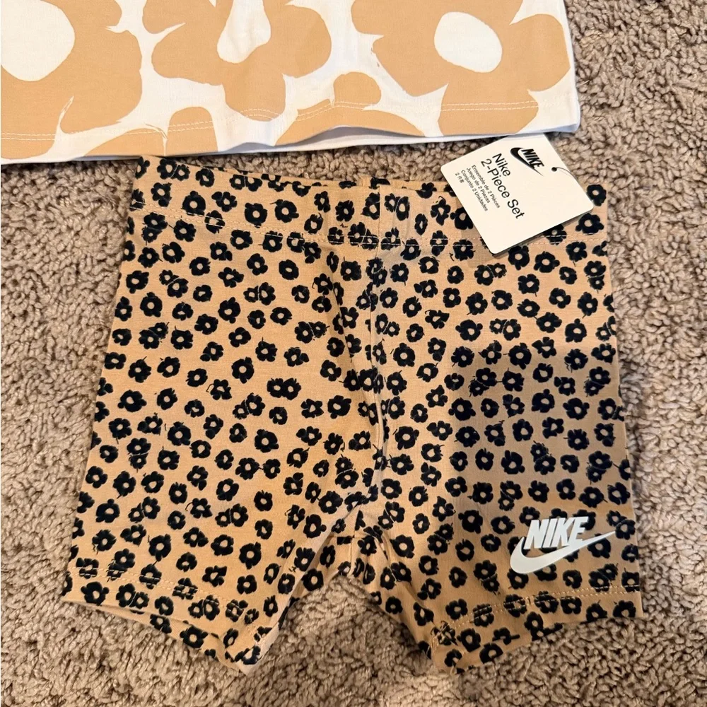 Nike Kids Two-Piece Floral Crop Tee & Leopard Print Jeggings in White and Beige